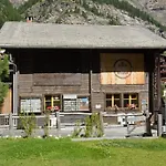 The Matterhorn Хостел *