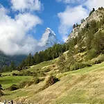 The Matterhorn Хостел