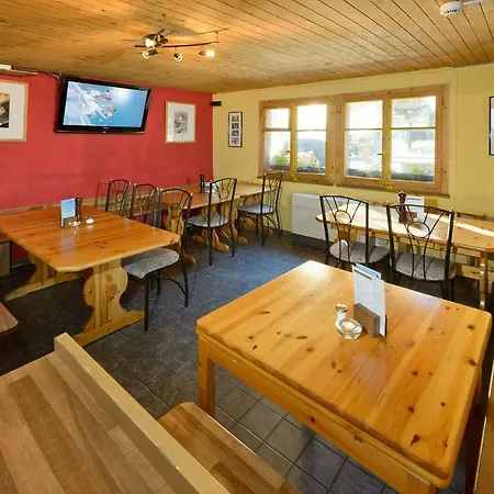 采尔马特马特宏峰旅舍 *