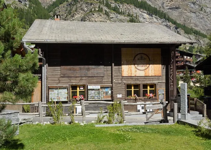 The Matterhorn Хостел *